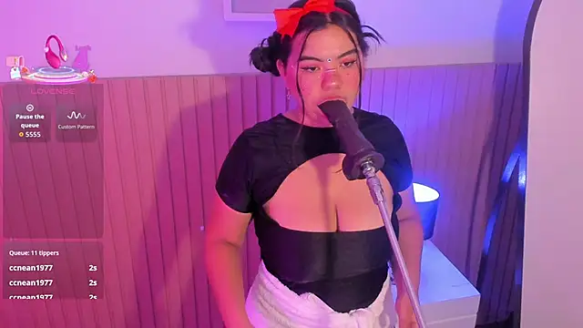 klhoe boobs online show from 4, 4, 2026