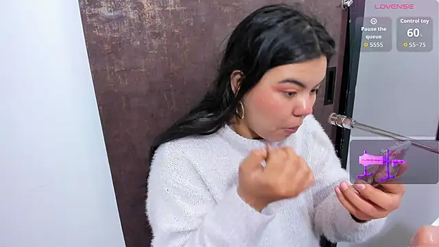 klhoe boobs online show from 27, 10, 2025