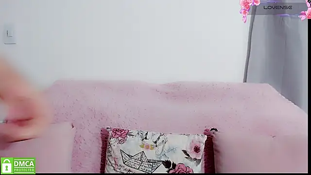 Snapshot of mariana_katto chatting on 8, 7, 2026 mariana katto online show from 8, 7, 2026