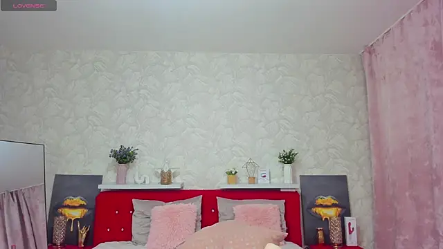 KattyPeachX online show from 17, 6, 2026