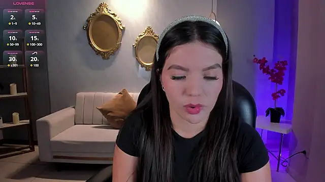 Snapshot of ValeriaRoldanX chatting on 4, 2, 2026 ValeriaRoldanX online show from 4, 2, 2026