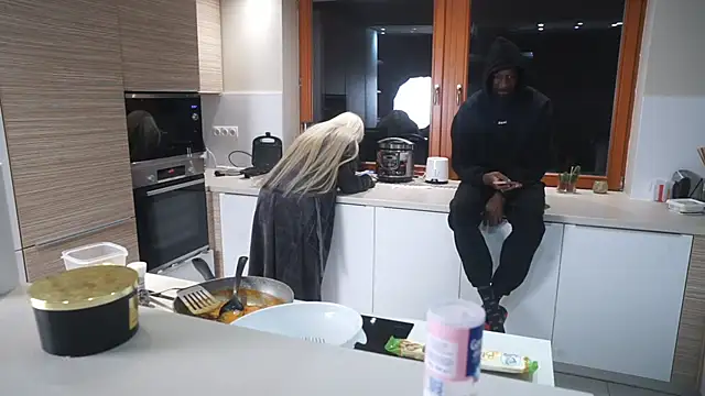 MacTroy online show from 9, 10, 2025