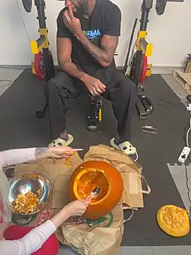 MacTroy online show from 16, 10, 2025