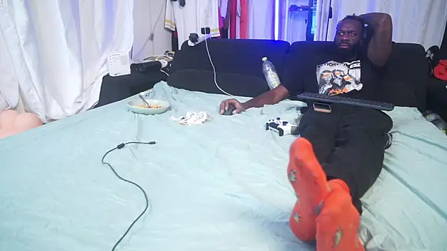 MacTroy online show from 5, 11, 2025