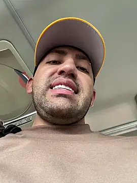 JuanZapata33 online show from 6, 3, 2025