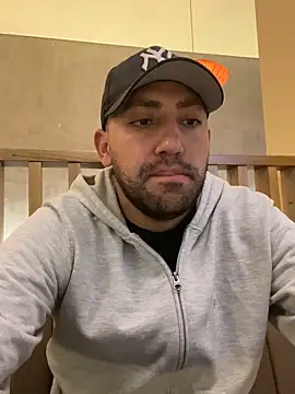 JuanZapata33 online show from 17, 12, 2025