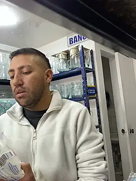 JuanZapata33 online show from 11, 2, 2026