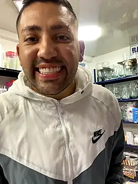 JuanZapata33 online show from 13, 10, 2025