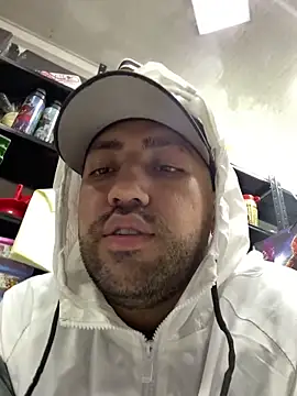 JuanZapata33 online show from 4, 3, 2025