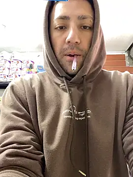 JuanZapata33 online show from 9, 9, 2025