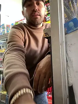 JuanZapata33 online show from 6, 4, 2026