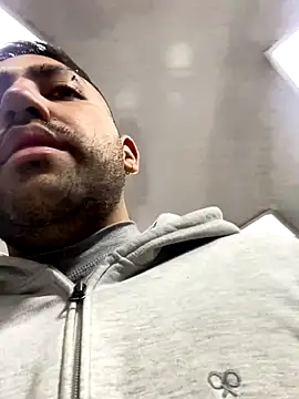 JuanZapata33 online show from 3, 10, 2025