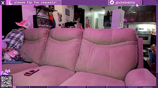 Snapshot of v3n0mb1t3z chatting on 11, 11, 2025 v3n0mb1t3z online show from 11, 11, 2025