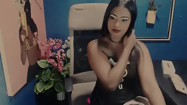 Snapshot of Littleindianmilf chatting on 7, 10, 2025 Littleindianmilf online show from 7, 10, 2025