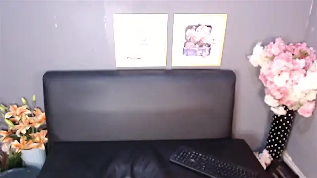 Snapshot of Littleindianmilf chatting on 5, 3, 2025 Littleindianmilf online show from 5, 3, 2025