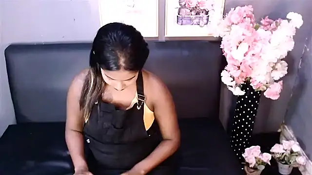 Snapshot of Littleindianmilf chatting on 25, 2, 2025 Littleindianmilf online show from 25, 2, 2025