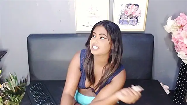 Snapshot of Littleindianmilf chatting on 18, 3, 2025 Littleindianmilf online show from 18, 3, 2025