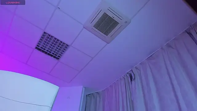 Snapshot of SinCityLiz chatting on 18, 11, 2025 SinCityLiz online show from 18, 11, 2025