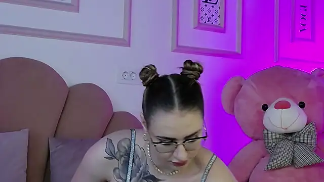 Abby  White online show from 17, 5, 2026
