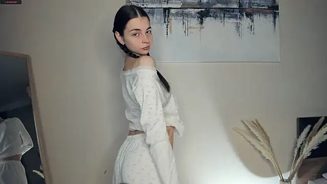 MaryJacksoon online show from 16, 12, 2025