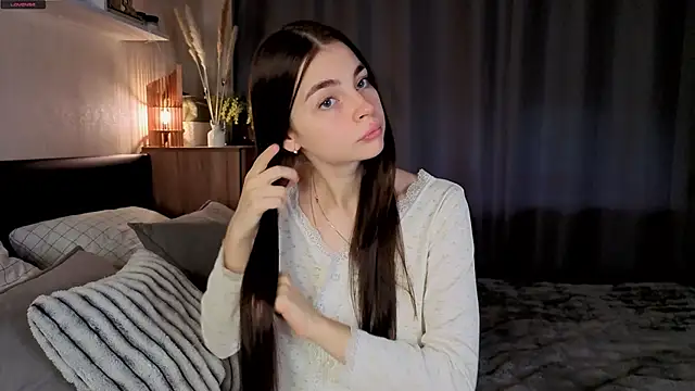 MaryJacksoon online show from 14, 11, 2025