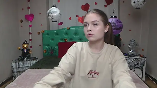 LaraPika online show from 4, 11, 2025