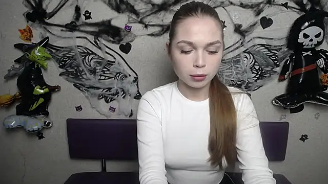 LaraPika online show from 9, 11, 2025