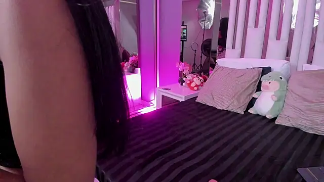 Kitty Eliffe online show from 12, 3, 2025