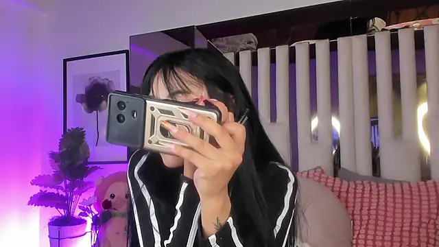 Kitty Eliffe online show from 3, 10, 2025