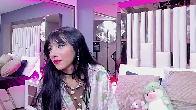 Kitty Eliffe online show from 6, 3, 2025