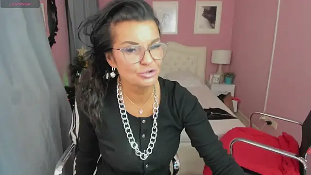 EricaAndPenelopa online show from 17, 12, 2024