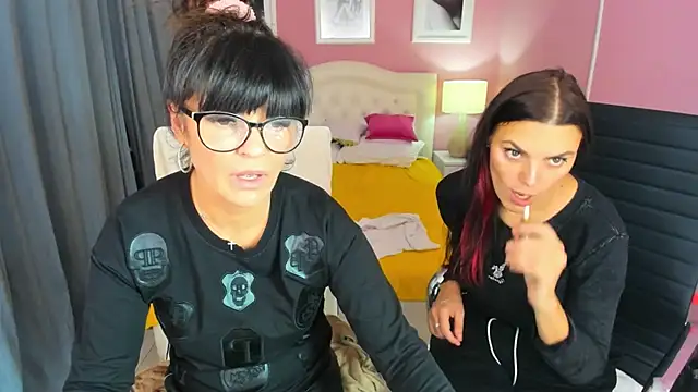 EricaAndPenelopa online show from 9, 11, 2025