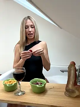 lola tentatiion online show from 19, 10, 2025