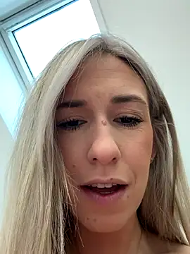 lola tentatiion online show from 20, 12, 2025