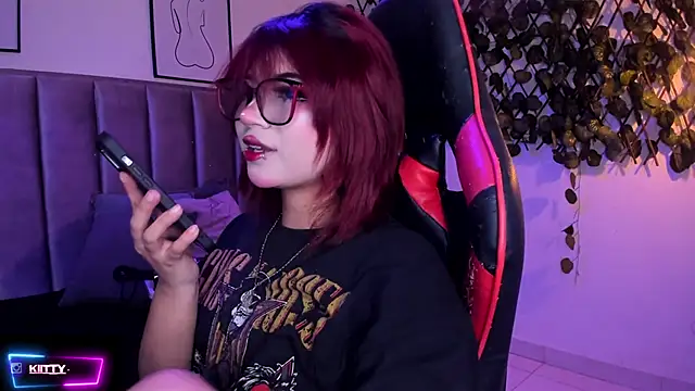 Kitty Gang online show from 20, 11, 2025