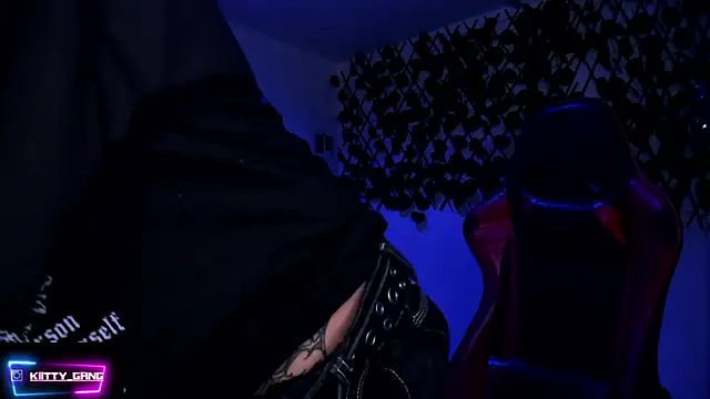 Kitty Gang online show from 28, 11, 2025