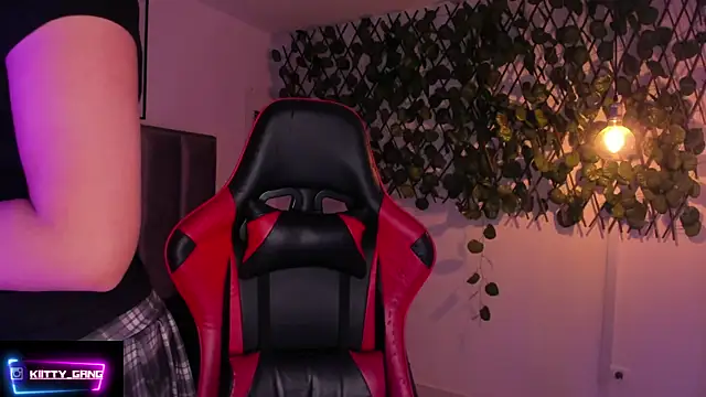 Kitty Gang online show from 24, 9, 2025