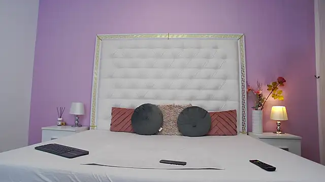 Lenna Paul online show from 7, 1, 2026