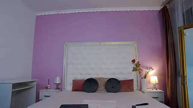 Lenna Paul online show from 13, 2, 2026