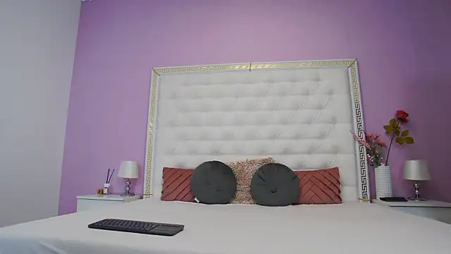 Lenna Paul online show from 25, 11, 2025