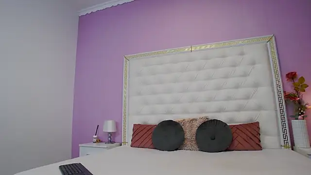 Lenna Paul online show from 17, 12, 2025