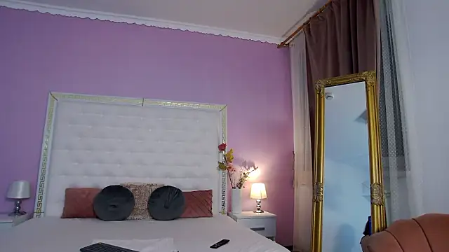 Lenna Paul online show from 6, 2, 2026