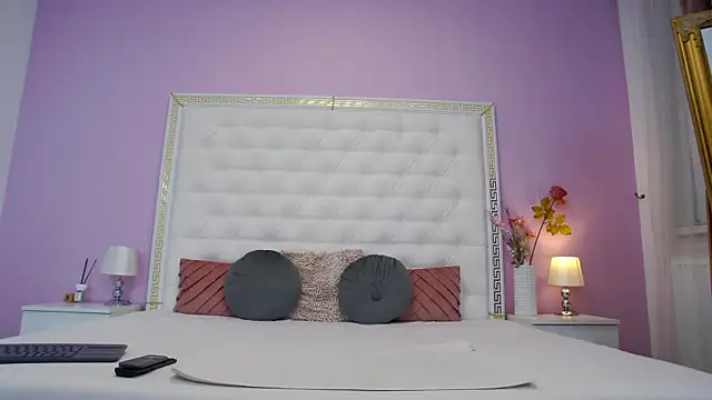 Lenna Paul online show from 4, 12, 2025