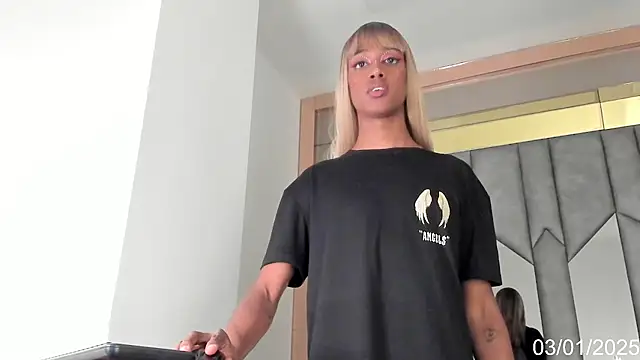 Snapshot of Doll_Isaa chatting on 3, 1, 2025 Doll Isaa online show from 3, 1, 2025