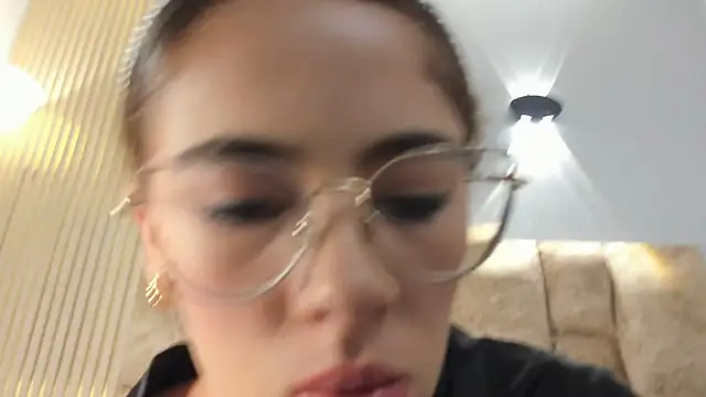 yulievans online show from 20, 2, 2025