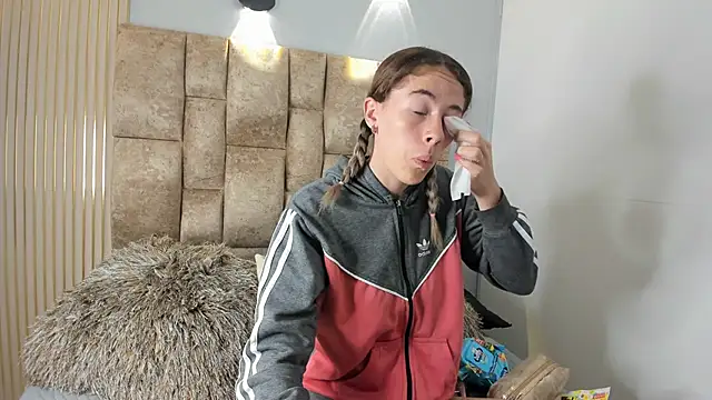 yulievans online show from 6, 3, 2025