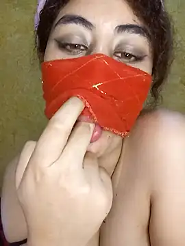 Snapshot of Lalou chatting on 5, 12, 2024 Lalou online show from 5, 12, 2024