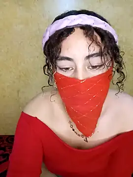 Snapshot of Lalou chatting on 6, 12, 2024 Lalou online show from 6, 12, 2024