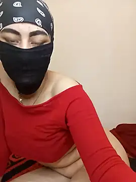 Snapshot of Lalou chatting on 2, 2, 2025 Lalou online show from 2, 2, 2025