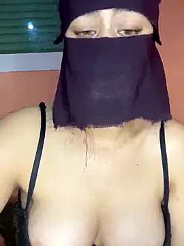 Snapshot of Lalou chatting on 17, 11, 2025 Lalou online show from 17, 11, 2025